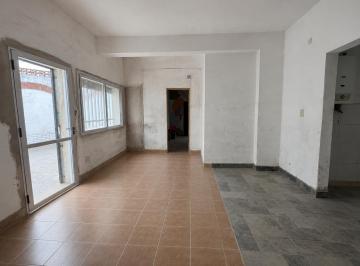 Local comercial · 84m² · 2 Dormitorios · 1 Cochera · Casa en Venta 2 Dorm. C/ Cochera y Patio Barrio Matheu