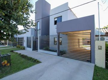 Casa · 186m² · 5 Ambientes · 2 Cocheras · Casa en Venta Barrio Los Naranjos, Reconquista.