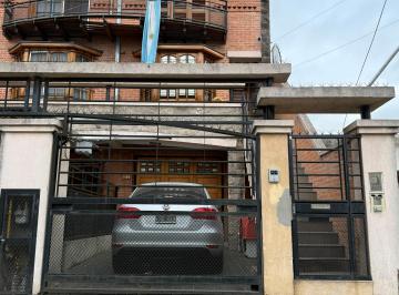 Casa de 5 ambientes, Quilmes · Triplex con Piscina