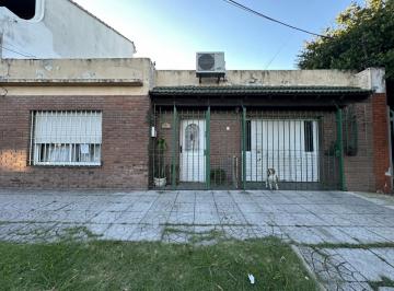 Casa · 138m² · 6 Ambientes · 1 Cochera · Casa en Temperley Este 6 Ambientes con Cochera // Apto Crédito