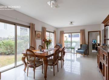 Casa de 10 ambientes, Ciudad de Mendoza · Casa B° Dalvian | 5 Dorm | 4 Baños | Pileta