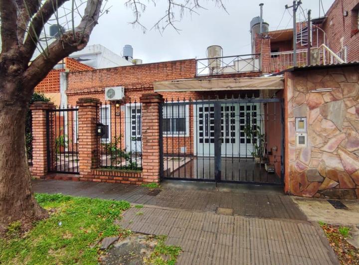 Casa · 58m² · 1 Dormitorio · 2 Cocheras