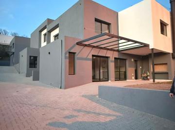 Casa de 5 ambientes, Córdoba · Duplex en Alquiler o Venta