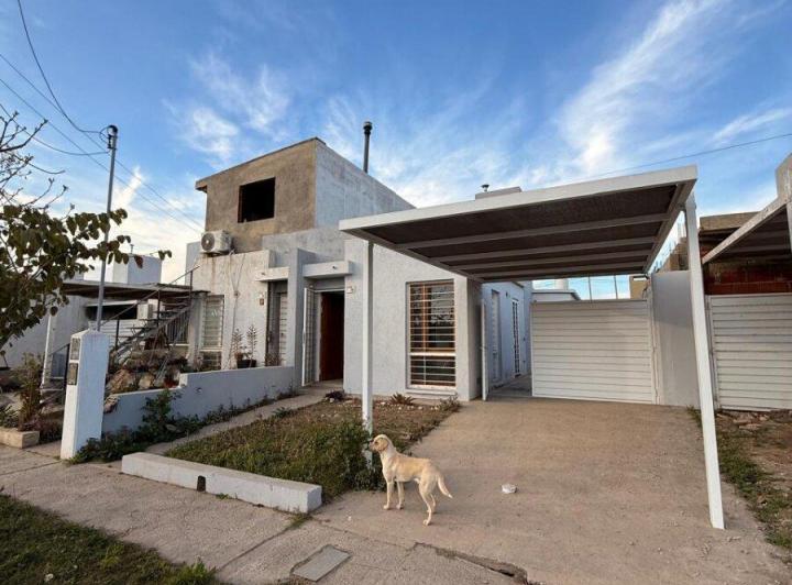 Casa · 60m² · 4 Ambientes · 2 Cocheras