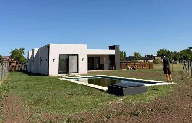 Casa · 173m² · 4 Ambientes · 2 Cocheras