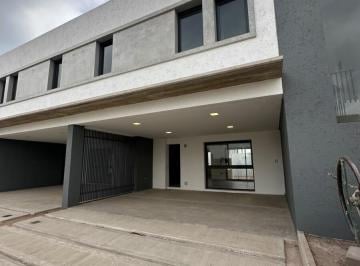 Casa · 133m² · 10 Ambientes · 2 Cocheras · Venta Dúplex a Estrenar en Prados de Manantiales 3 Dorm.