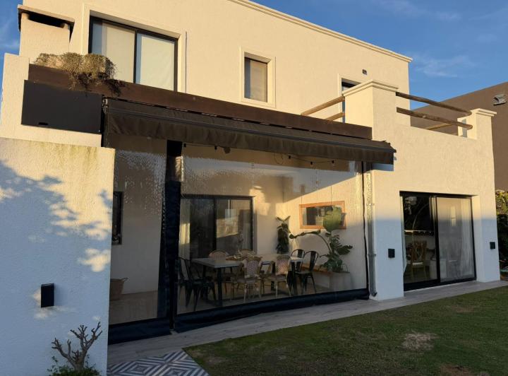 Casa · 127m² · 6 Ambientes · 2 Cocheras