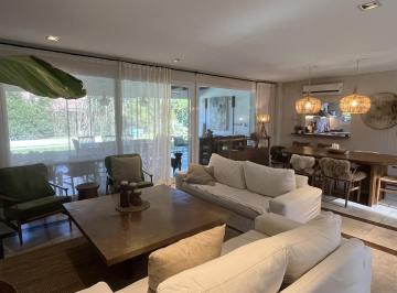 Casa · 206m² · 7 Ambientes · 3 Cocheras · Casa Venta Barrio La Damasia Lote Interno