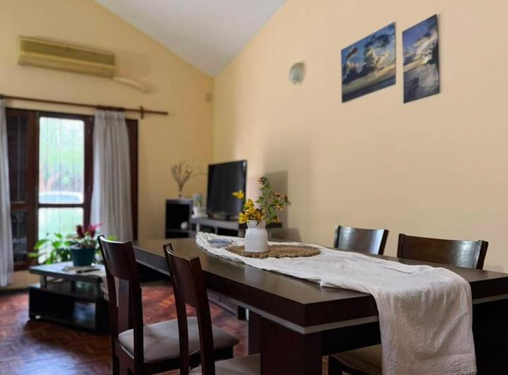 Casa · 185m² · 5 Ambientes · 2 Cocheras