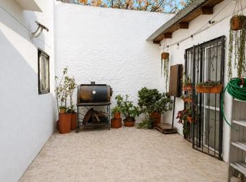 PH de 4 ambientes, Berazategui · PH 4 Ambientes con Local en Frente
