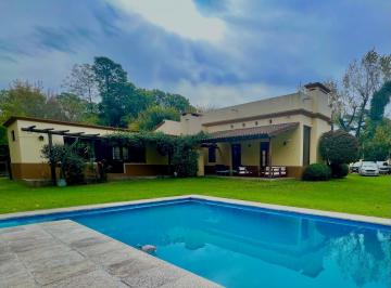 Casa · 240m² · 5 Ambientes · 6 Cocheras · Casa Venta