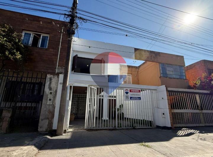 Casa · 270m² · 8 Ambientes · 1 Cochera