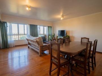 Departamento · 121m² · 4 Ambientes · 1 Cochera · Semipiso Clásico en Barrio Sur de 130 m² y Cochera
