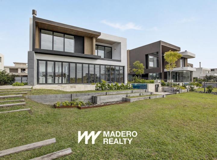 Casa · 550m² · 7 Ambientes · 2 Cocheras