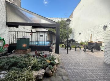 Casa · 235m² · 4 Ambientes · 1 Cochera · Casa Lote Propio 260 m² - Ideal Vivienda + Trabajo!