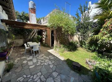 Casa · 127m² · 4 Ambientes · 1 Cochera · Casa en Pb con Patio – Munro Límite Carapachay