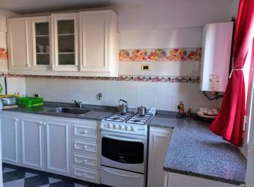 Departamento · 70m² · 4 Ambientes · Venta Departamento Tres Dorm. con Balcon