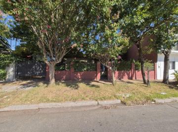 Casa · 72m² · 3 Ambientes · 1 Cochera · Venta Casa 3 Ambientes Ituzaingo con Gran Terreno