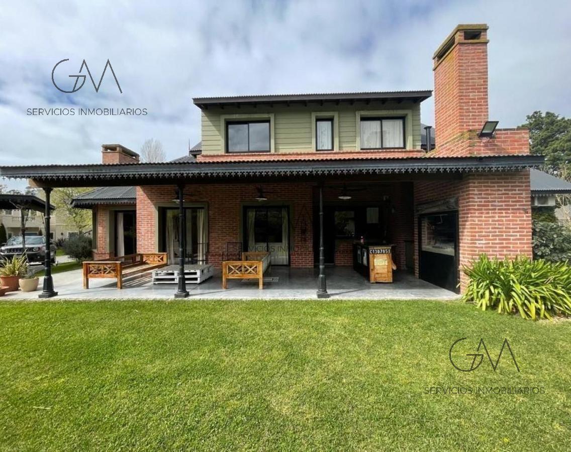 Excelente propiedad en venta. Sobre un lote de 850 m² se encuentra esta propiedad de 230 m².