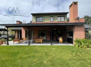Casa · 230m² · 5 Ambientes · Casa en Venta Rumenco