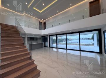 Casa · 818m² · 5 Ambientes · 4 Cocheras · Venta Casa a Estrenar con Fondo Al Lago 4 Suites Villalobos