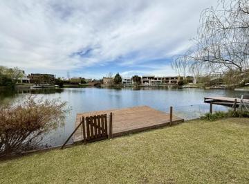 Casa · 400m² · 6 Ambientes · 4 Cocheras · Casa en Alquiler 5 Dorm. Al Lago Los Castores Nordelta