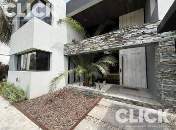 Casa · 800m² · 7 Ambientes · 2 Cocheras · Casa 7 Ambientes en Venta en Saint Thomas Este