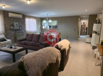 Casa · 219m² · 6 Ambientes · 3 Cocheras · Casa en Venta en Rincon de Emilio