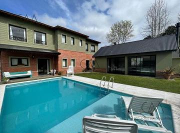 Casa · 200m² · 4 Ambientes · Casa en Venta Rumenco