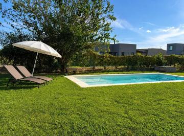 Casa · 165m² · 5 Ambientes · 6 Cocheras · Hermosa Casa en Barrio Privado Santa Isabel 2, Maschwitz