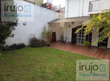 Casa · 417m² · 6 Ambientes · 1 Cochera · Casa 6 Amb con Jardin en Flores