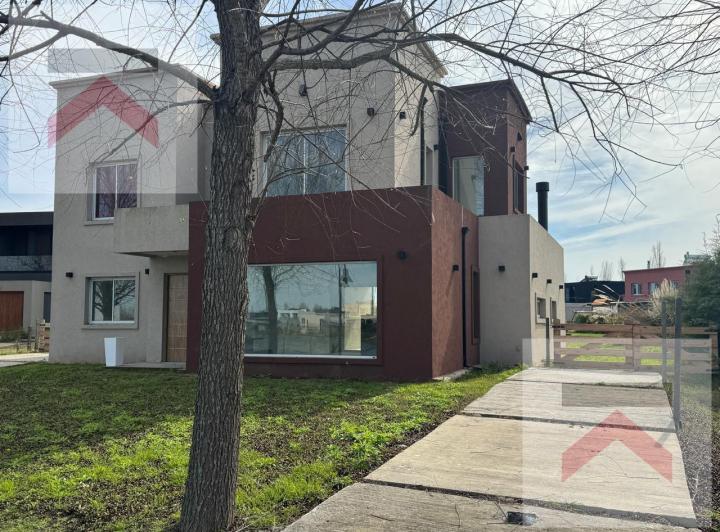 Casa · 200m² · 7 Ambientes