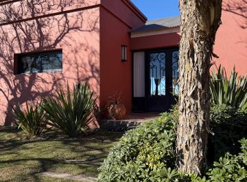 Casa en Venta de 5 ambientes Valle del Golf · Casa de 803 m² con 3 Habitaciones en Venta en Valle del Golf