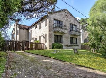 Casa · 5 Ambientes · Casa en Pinares