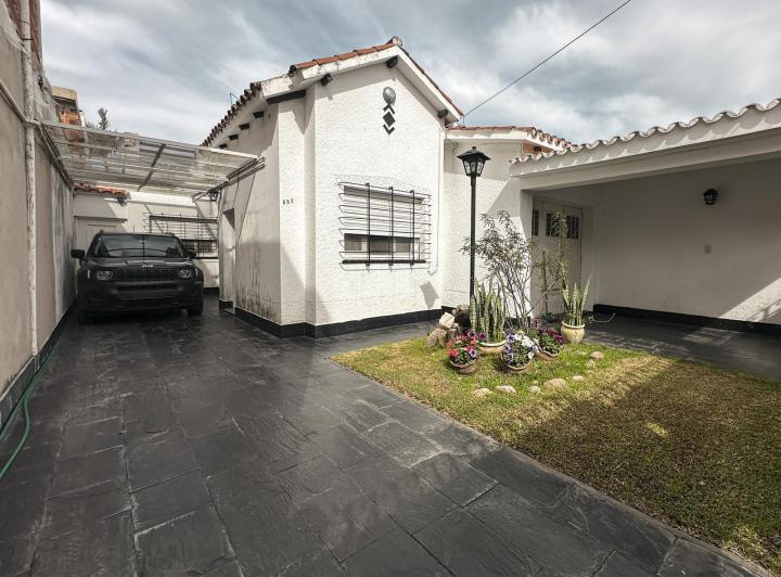Casa · 137m² · 7 Ambientes · 2 Cocheras