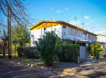 Casa · 110m² · 3 Ambientes · 1 Cochera · Casa en Venta Villa Elisa de 2 Dorm.