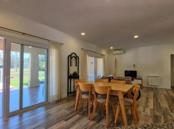 Casa · 113m² · 4 Ambientes · 2 Cocheras · Casa en Venta Miralagos