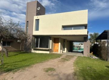 Casa de 5 ambientes, Río Ceballos · Casa de 3 Dorm con Pileta en Alquiler | Villa Catalina 1° Etapa