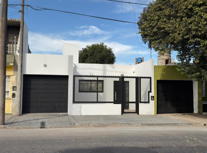 Casa · 120m² · 3 Ambientes · 2 Cocheras