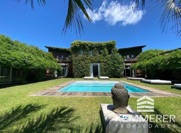 Casa · 1200ha · 7 Dormitorios · Increíble Residencia con Helipuerto Privado en Punta del Este