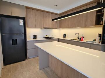 Casa · 160m² · 4 Ambientes · 2 Cocheras · Quebradas Manantiales Venta Casa 3 Dorm. Cochera Patio