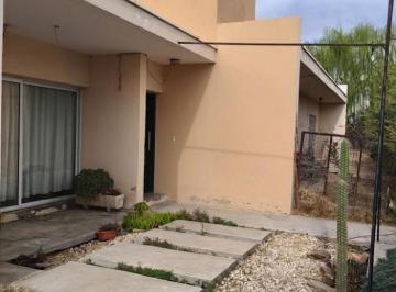 Casa · 293m² · 8 Ambientes · 2 Cocheras · Casa 3 Dorm., barrio Vista Cielo, guaymallén