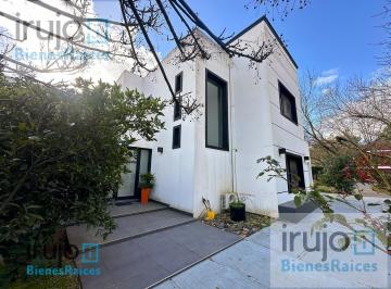 Casa · 279m² · 5 Ambientes · 3 Cocheras · Casa de 5amb. en Venta en Barrio Privado El Lauquen - Canning