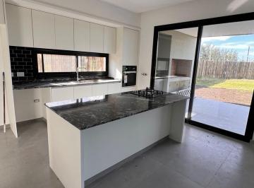 Casa · 190m² · 5 Ambientes · 2 Cocheras · Casa en Venta en Santa Ana II, Villanueva, Tigre