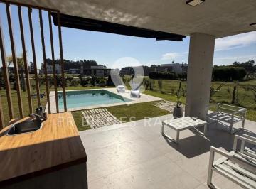 Casa · 90m² · 3 Ambientes · 4 Cocheras · Casa en Venta y Alquiler en Lares de Canning
