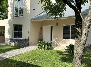 Casa · 135m² · 4 Ambientes · Chalet en Club de Campo San Patricio, Lote 746 m²