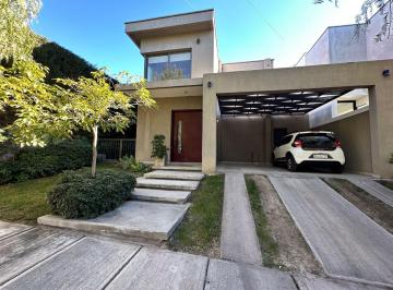 Casa · 164m² · 6 Ambientes · 2 Cocheras · Casa en Venta Barrio Dalvian Apta Credito