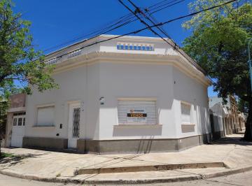 Casa · 134m² · 3 Ambientes · 1 Cochera · Excelente Propiedad Céntrica Para Múltiples Usos