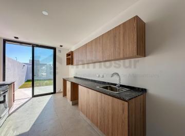 Casa · 93m² · 2 Dormitorios · 1 Cochera · Duplex en Venta 2 Dorm Colinas de Manantiales Frente a Espacio Verde
