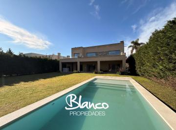 Casa · 350m² · 4 Ambientes · 2 Cocheras · Casa en Venta en La Lomada, Pilar, G. B. a. Zona Norte